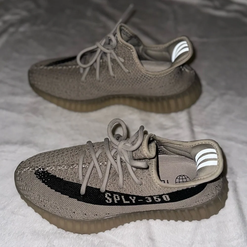 YEEZY size 6 - Picture 3 of 5